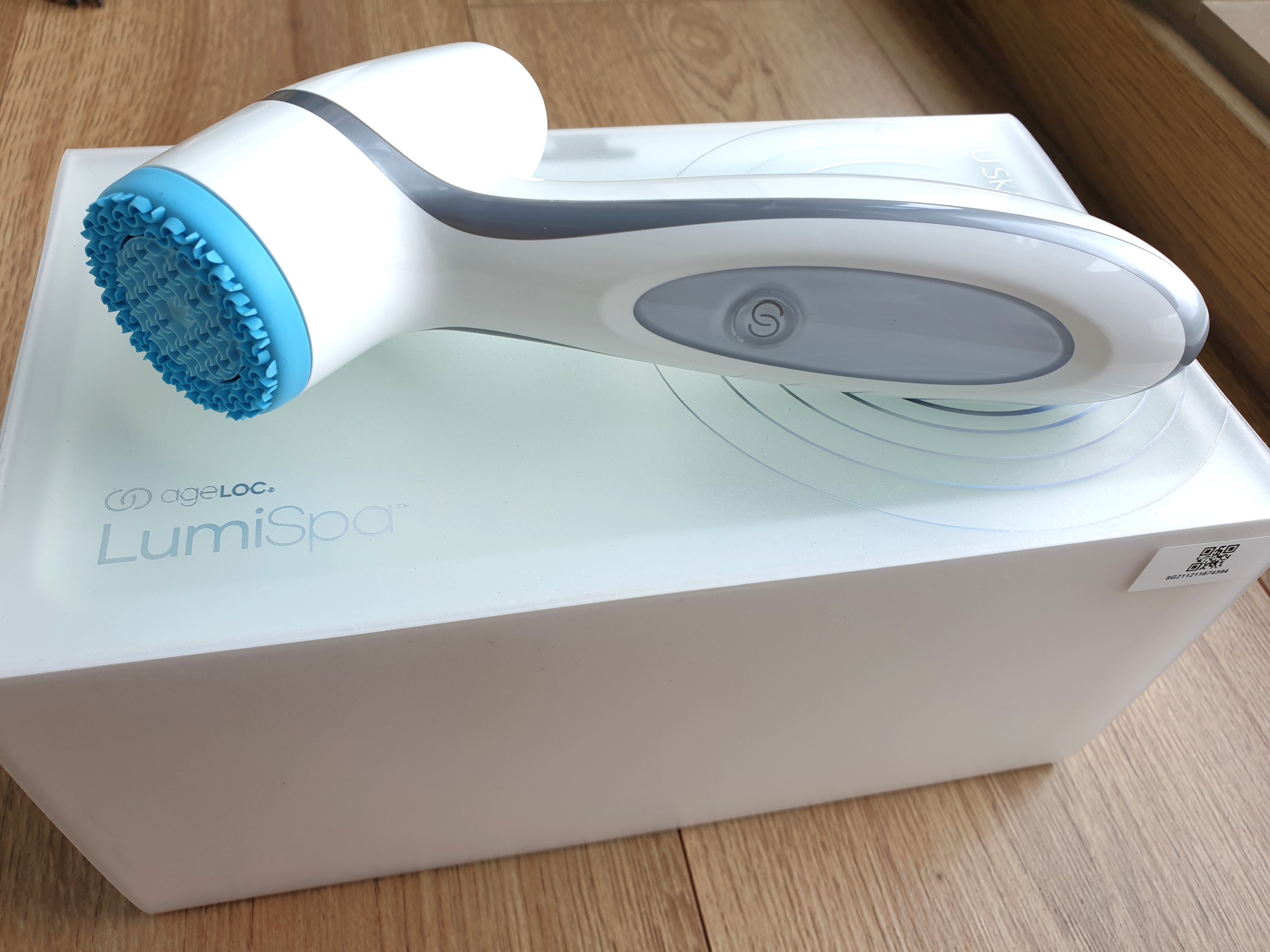 the lumi face cleanser