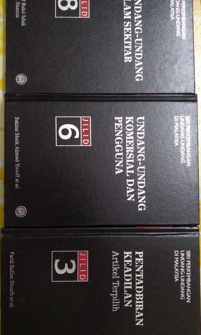 Siri Perkembangan Undang Undang Di Malaysia Books Stationery Books On Carousell