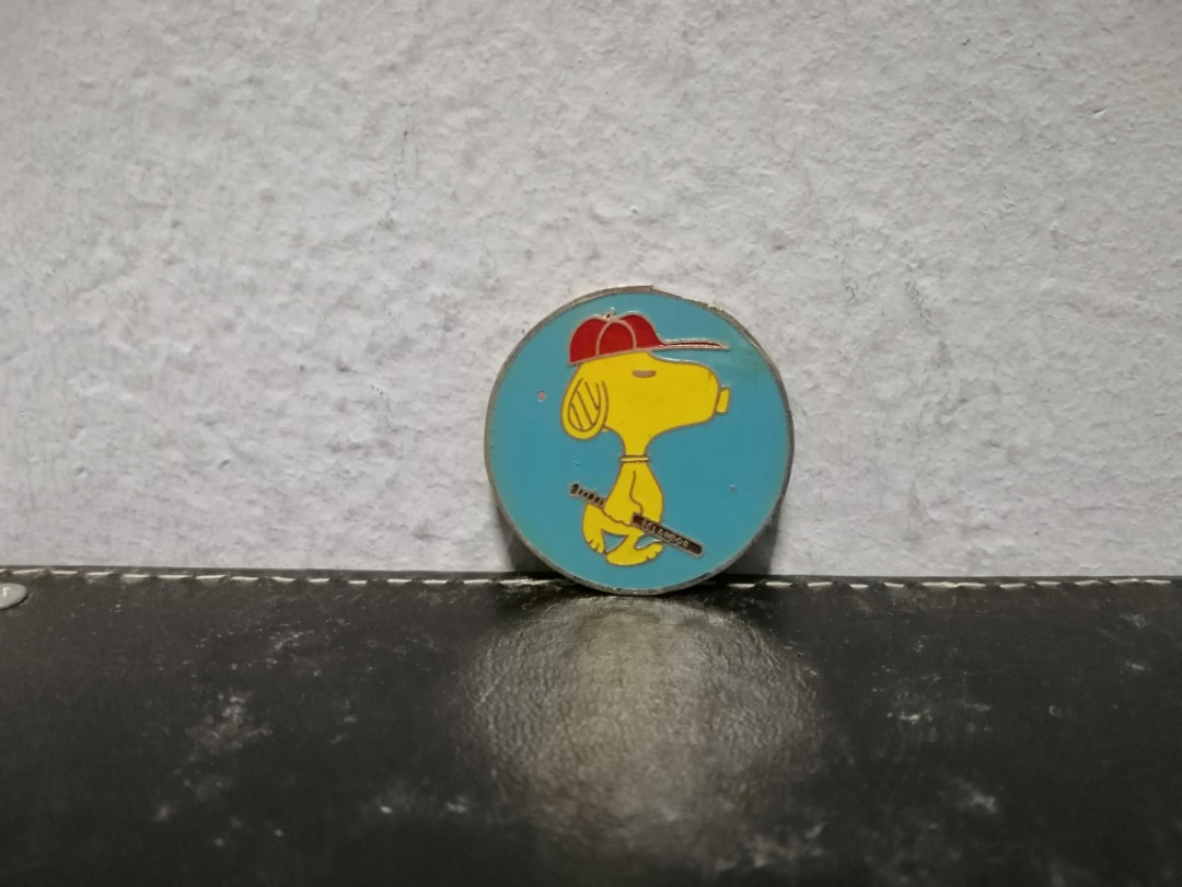 Vintage Badge Snoopy Baseball Bat Peanuts, Hobbies & Toys, Collectibles