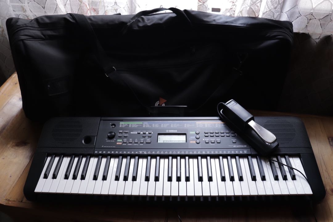 Yamaha Digital Keyboard PSRE253 Model with sustainer and bag, Hobbies & Toys, Music & Media