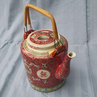 Too many teapots!