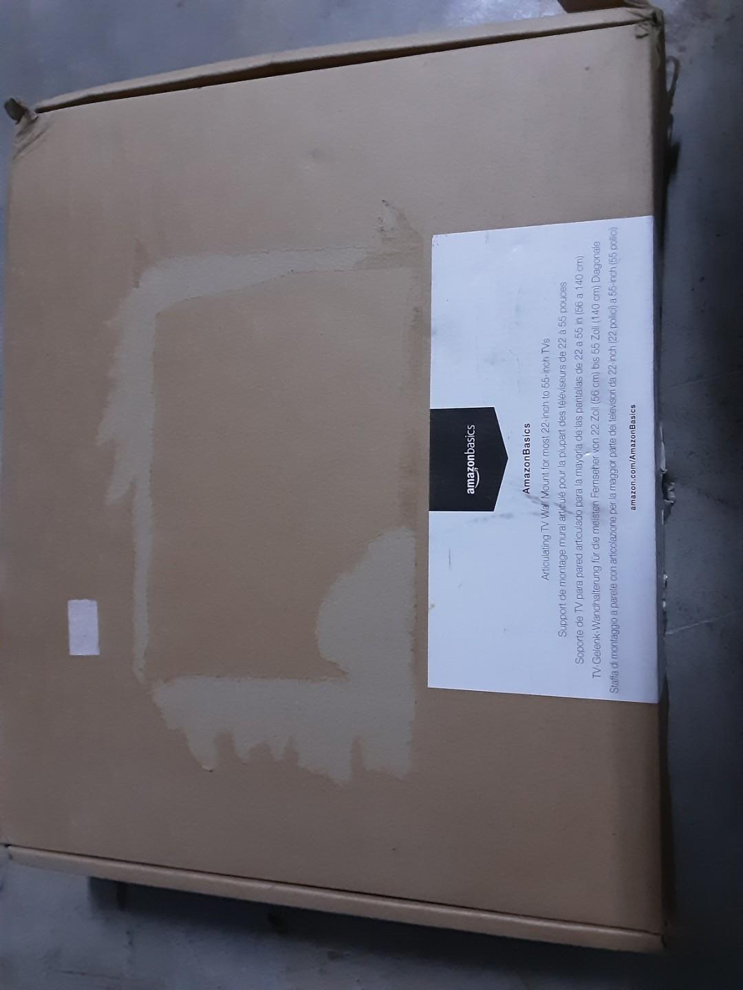 AmazonBasics HeavyDuty, Full Motion Articulating TV Wall Mount for 22