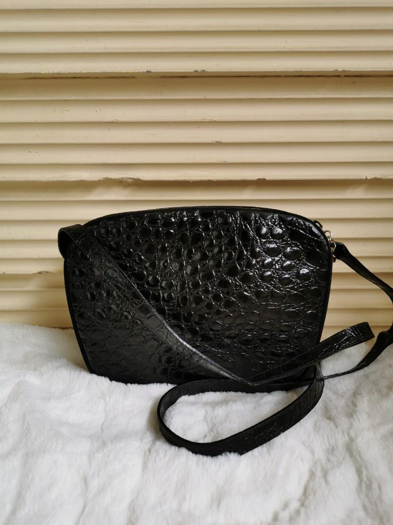 Authentic Salvatore Ferragamo Crocs Bag (Category: Luxury Bags & Wallets) located in San Pablo. Submitted by watchyouwantphsecond (Listing ID 266469047, Image 2). Description: Authentic Preowned Salvatore Ferragamo Crocs Crossbody Bag Interior 9/10 Exterior 9/10 Strap 9/10 Cash On Delivery Credit Card Accepted Open for layaway.