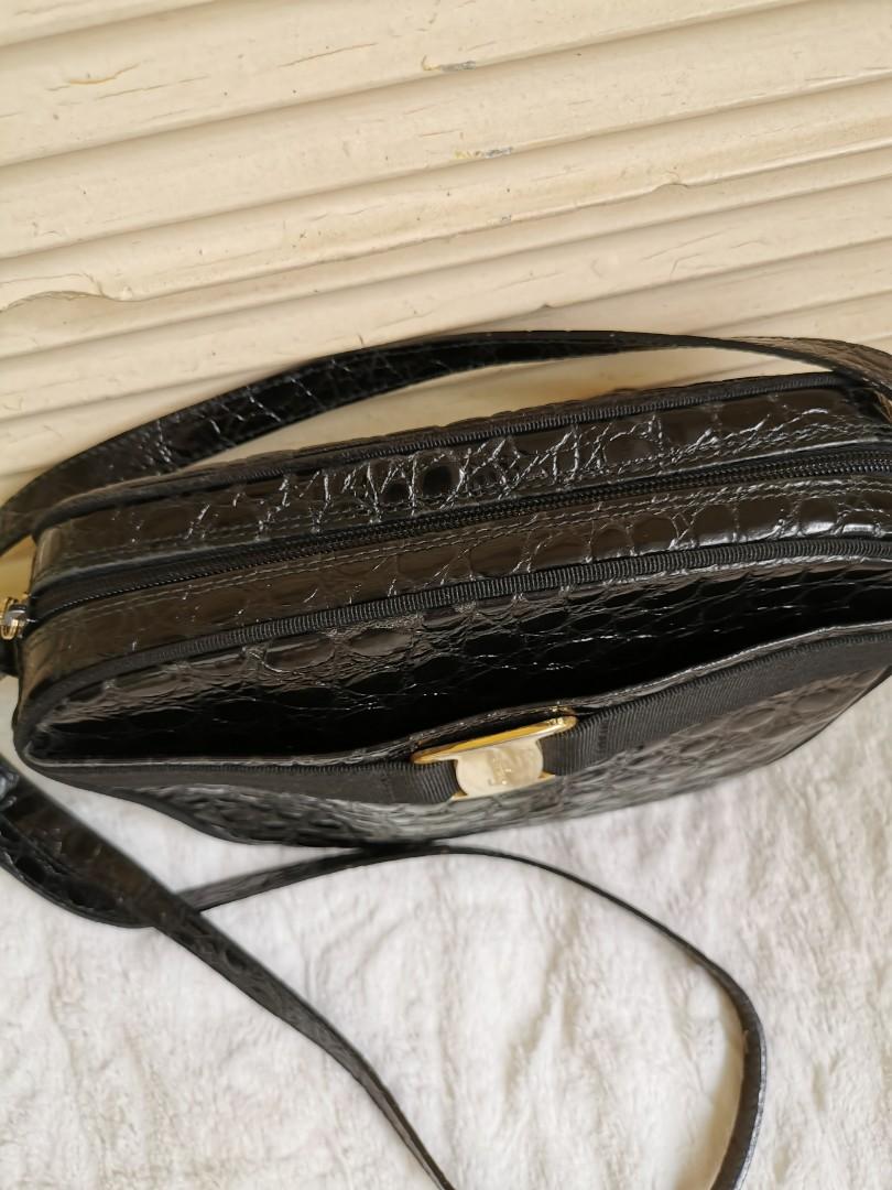 Authentic Salvatore Ferragamo Crocs Bag (Category: Luxury Bags & Wallets) located in San Pablo. Submitted by watchyouwantphsecond (Listing ID 266469047, Image 3). Description: Authentic Preowned Salvatore Ferragamo Crocs Crossbody Bag Interior 9/10 Exterior 9/10 Strap 9/10 Cash On Delivery Credit Card Accepted Open for layaway.