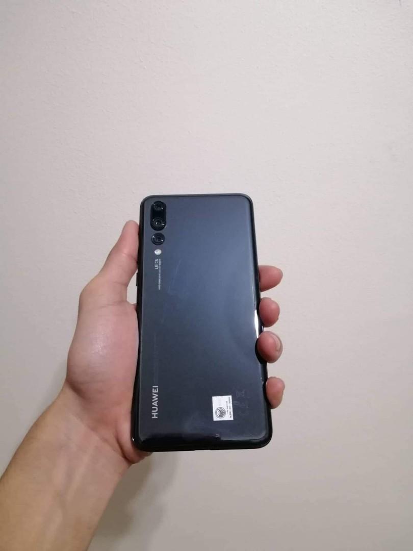 Huawei P20 Pro (Category: Huawei) located in Mandaluyong City. Submitted by isiong (Listing ID 266485313, Image 1). Description: No dent Complete packaging No issues RFS: WILL UPGRADE PHONE.