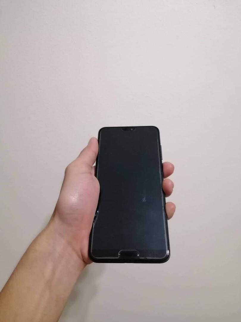 Huawei P20 Pro (Category: Huawei) located in Mandaluyong City. Submitted by isiong (Listing ID 266485313, Image 2). Description: No dent Complete packaging No issues RFS: WILL UPGRADE PHONE.