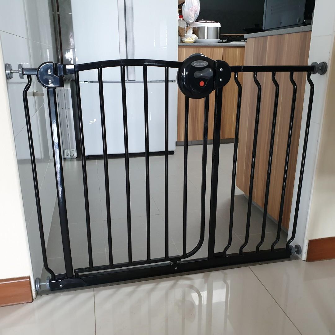 lucky baby smart system retractable gate