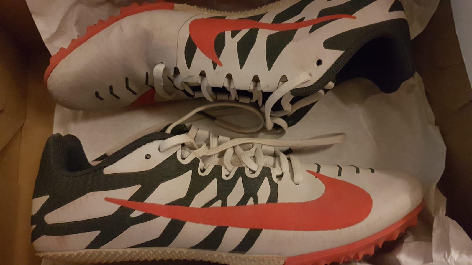 nike soccer spikes