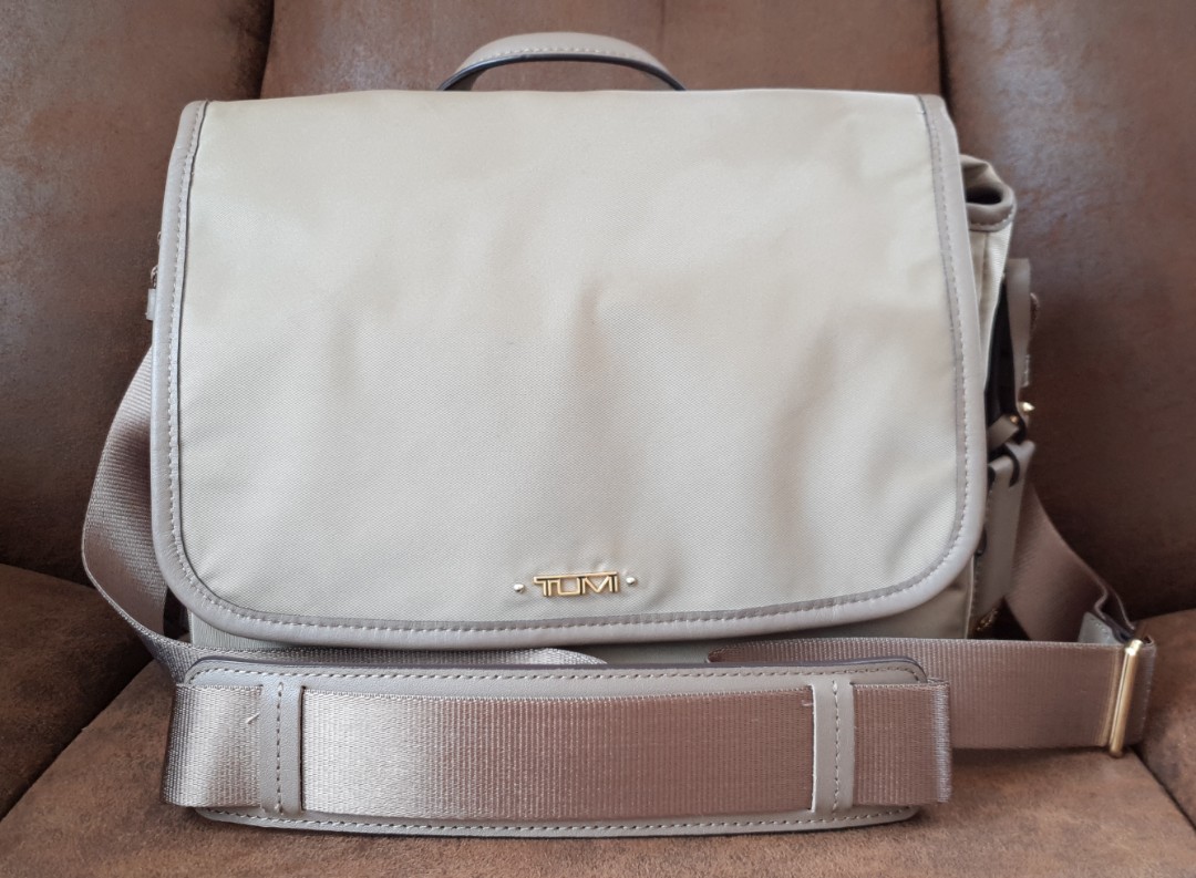 Tumi lola messenger discount bag