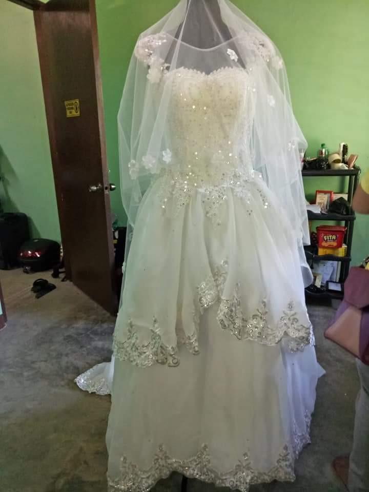 ivory and lace trinoma
