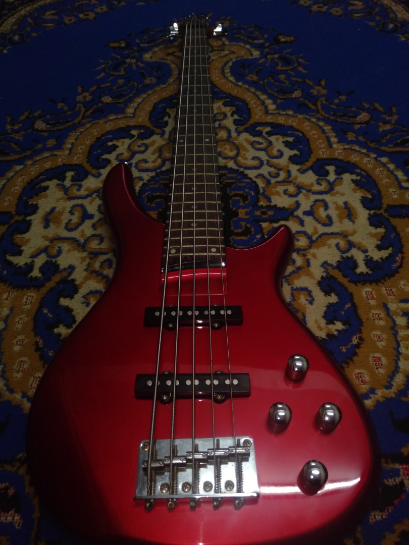 Bass Guitar 5String Condor with active pickup, Hobbies & Toys, Music