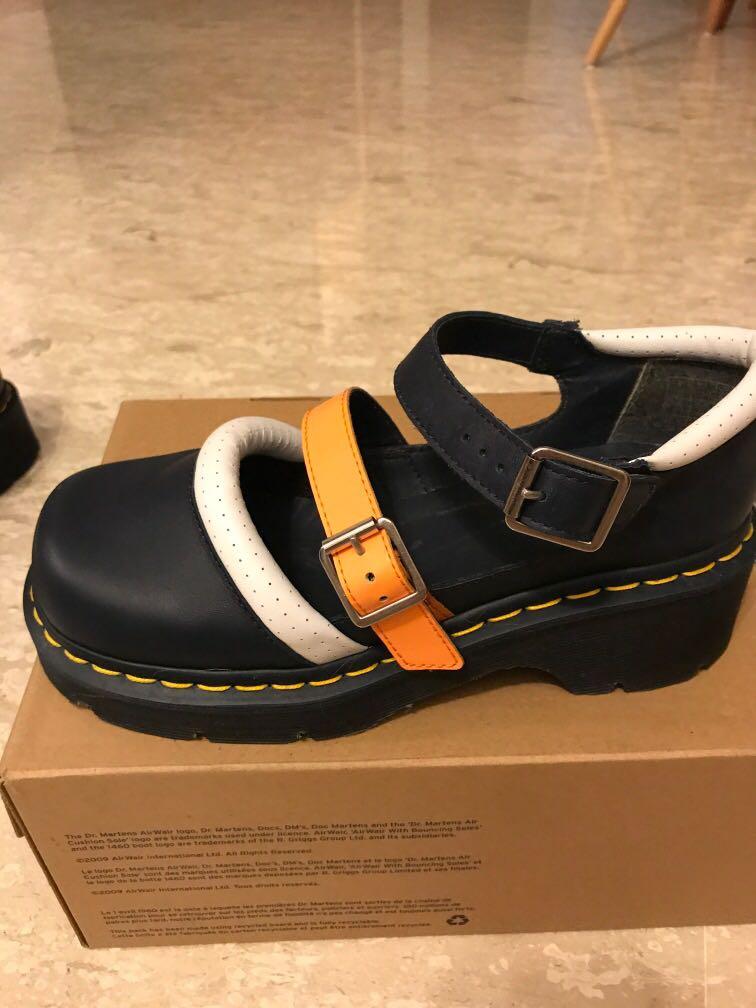 Aggy strap dr martens top