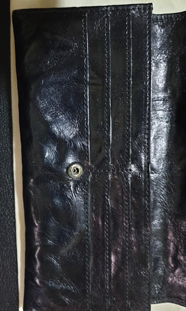 DROPDOWN SALE! Fino Long Wallet (Category: Luxury Bags & Wallets) located in Manila. Submitted by amc88 (Listing ID 266726978, Image 2). Description: Lightly used Genuine textured leather In pristine condition.