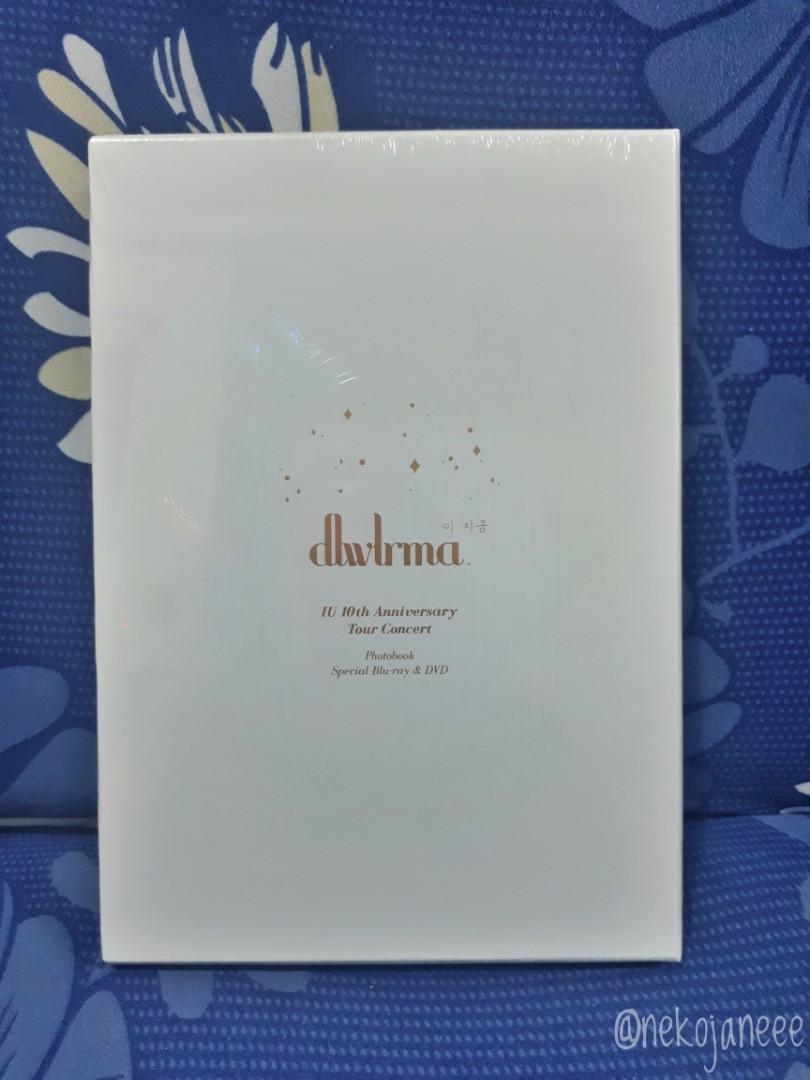 IU - 10th Anniversary Tour Concert [dlwlrma. (이 지금)] Photobook