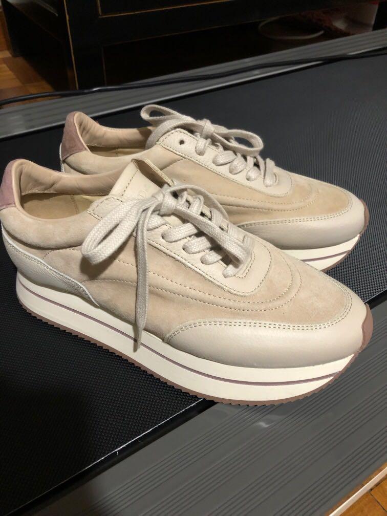 Massimo Dutti Sneakers, Luxury, Sneakers & Footwear on Carousell Massimo Dutti Sneakers, Luxury, Sneakers & Footwear on Carousell