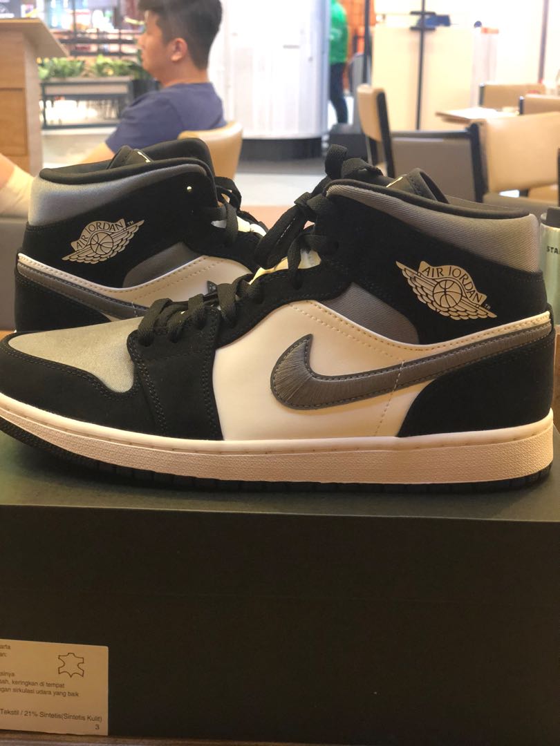 Nike Air Jordan 1 mid satin grey toe, Fesyen Pria, Sepatu , Sneakers di  Carousell
