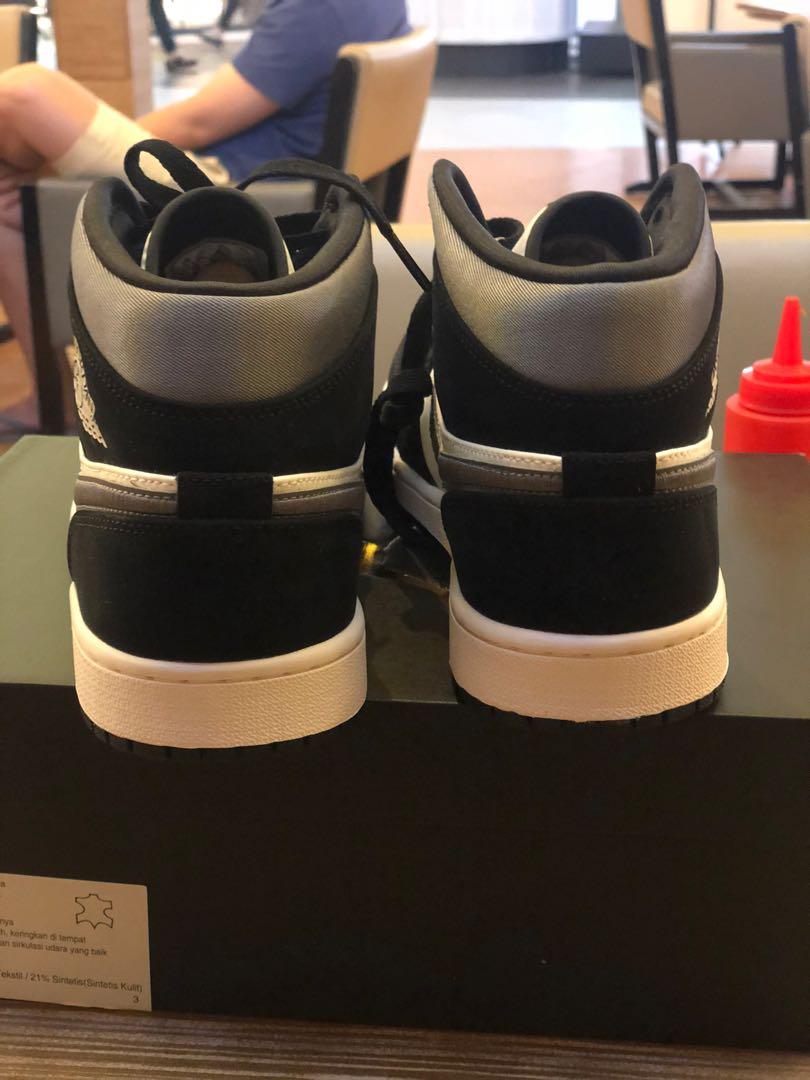 Nike Air Jordan 1 mid satin grey toe, Fesyen Pria, Sepatu , Sneakers di  Carousell