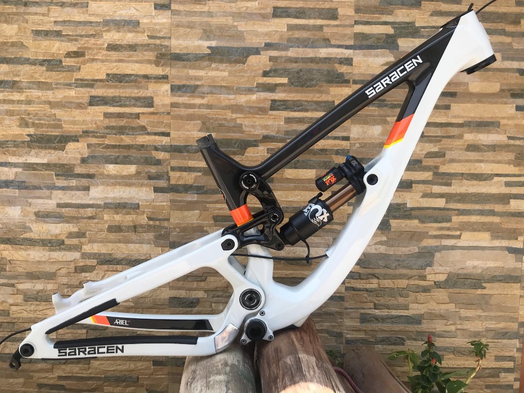 Saracen Ariel LT Carbon Sports Equipment Bicycles Parts