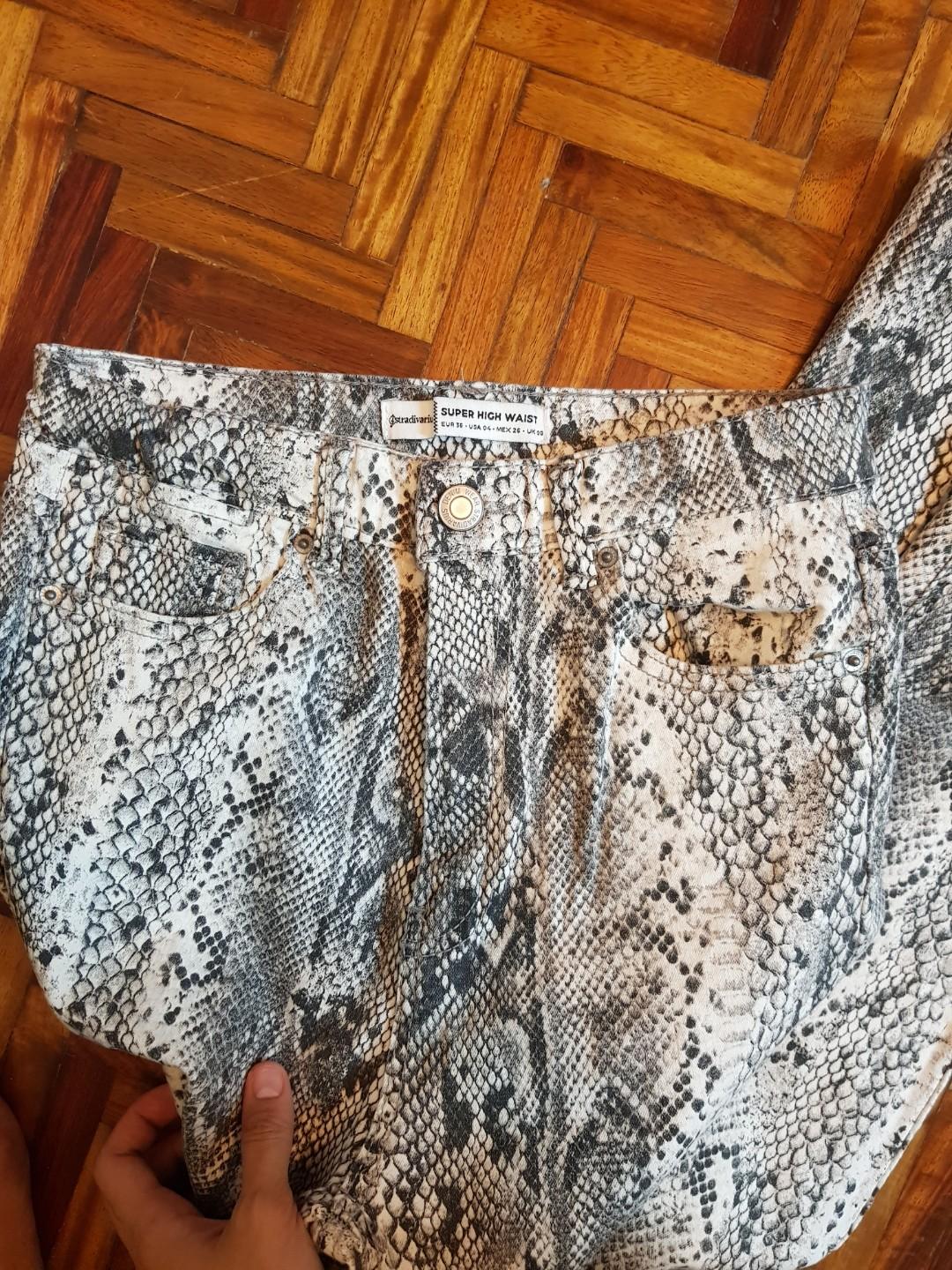 Stradivarius super high waist white jeans (Category: Jeans) located in Quezon City. Submitted by letsraidclosets (Listing ID 266810232, Image 2). Description: Brand new tags removed. Never used. Wrong size.