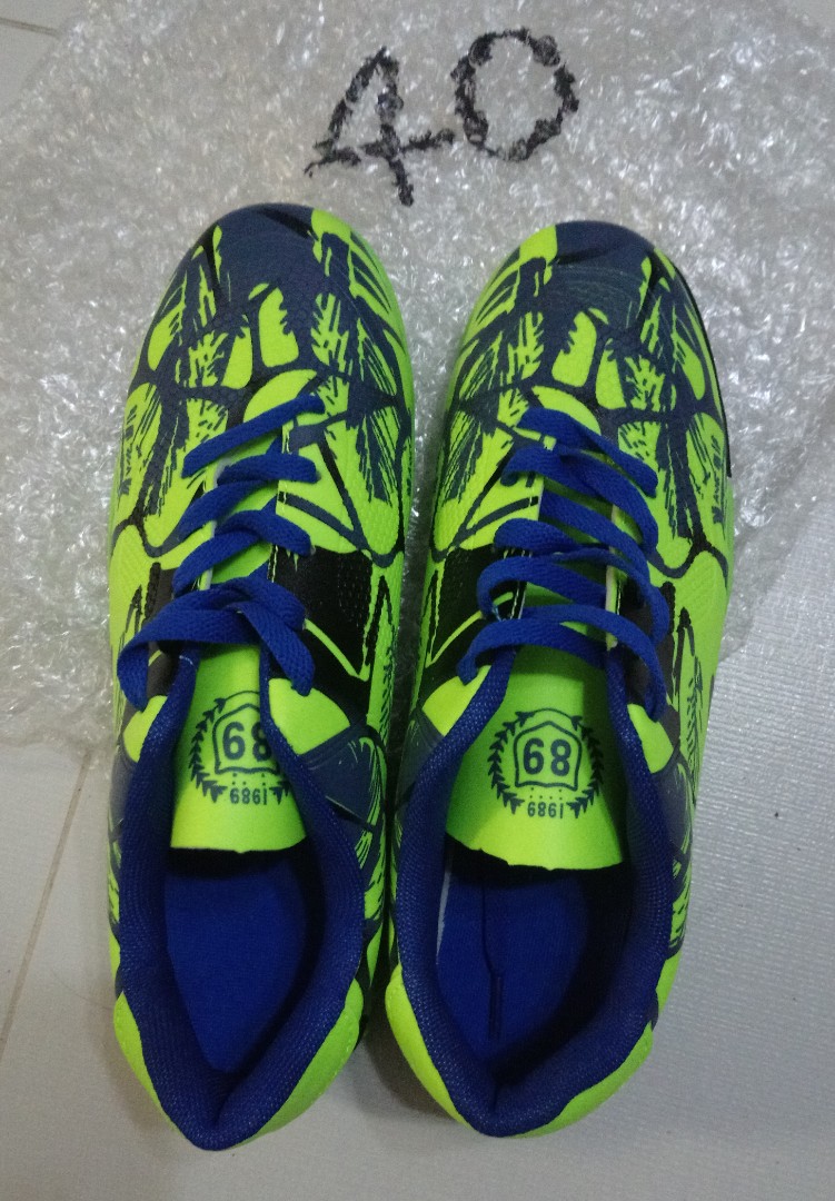 turf futsal shoes