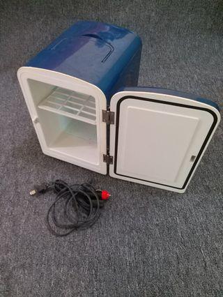 Mini Cooler / Warmer Box