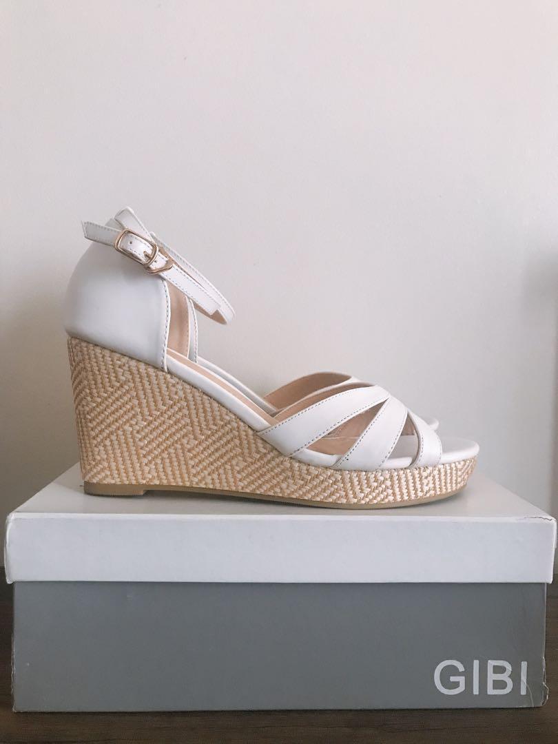 Gibi White Wedge