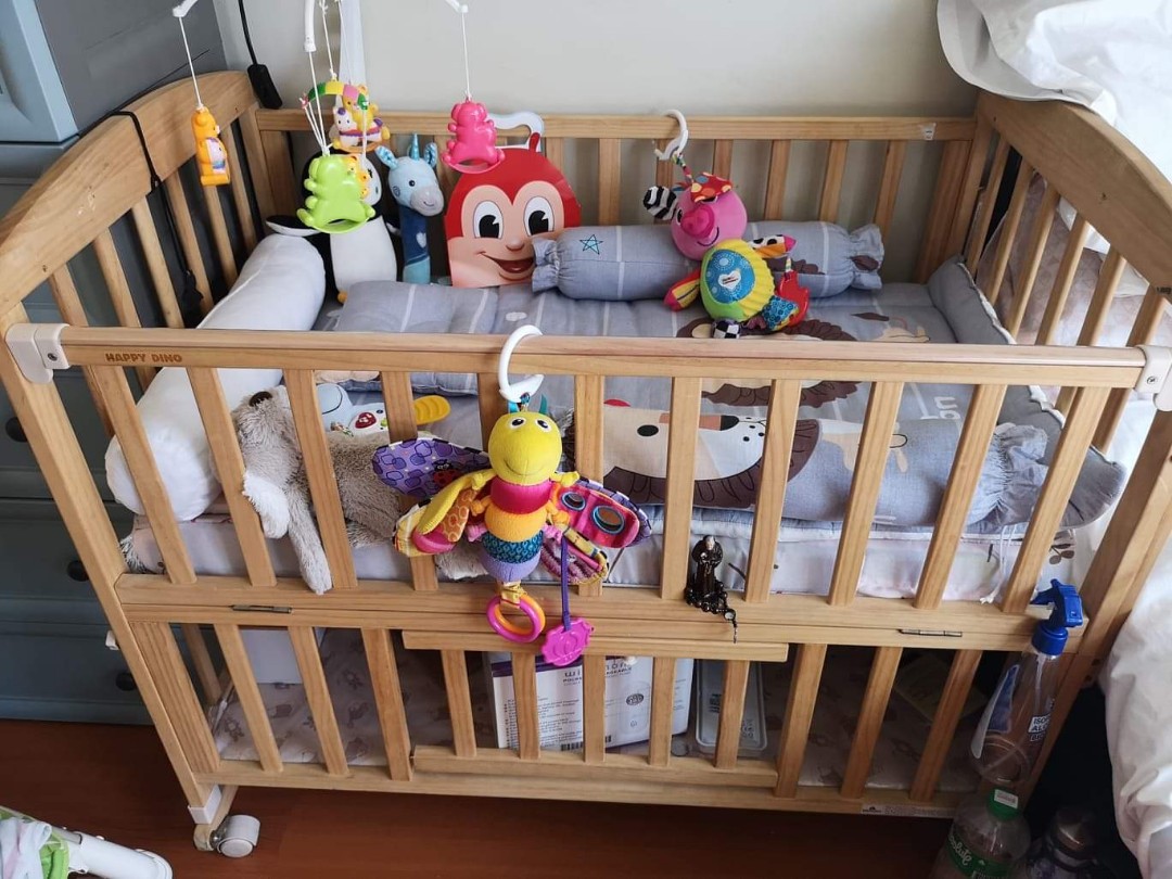 Happy dino 2025 crib