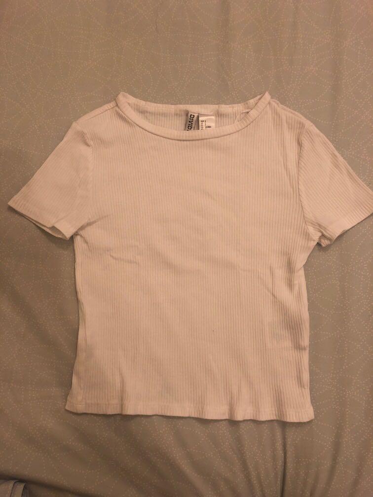 H&M Basic White Ribbed Crop-top shirt (Category: Others Tops) located in Taguig. Submitted by eckabels21 (Listing ID 266958522, Image 1). Description: In good condition No flaws .