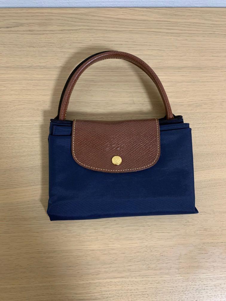 Longchamp Bag M (Category: Bags & Wallets) located in Singapore. Submitted by winter_x (Listing ID 266861071, Image 1). Description: Brand new longchamp size M bag. Fixed price. I can provide punching of holes for sling, I diy myself..