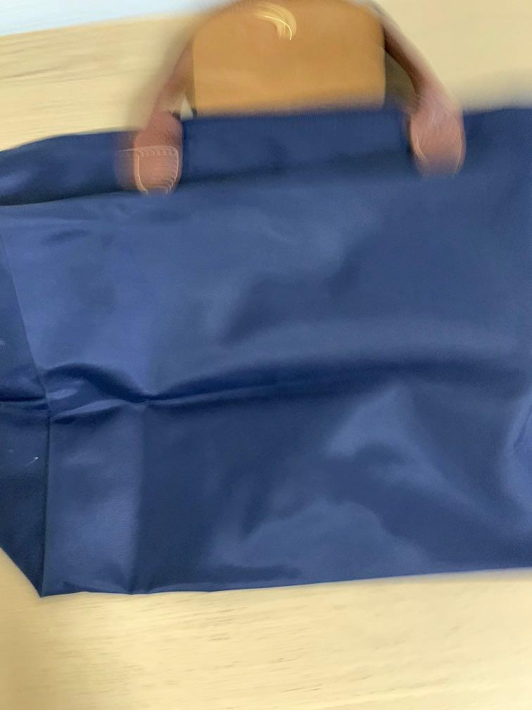 Longchamp Bag M (Category: Bags & Wallets) located in Singapore. Submitted by winter_x (Listing ID 266861071, Image 3). Description: Brand new longchamp size M bag. Fixed price. I can provide punching of holes for sling, I diy myself..