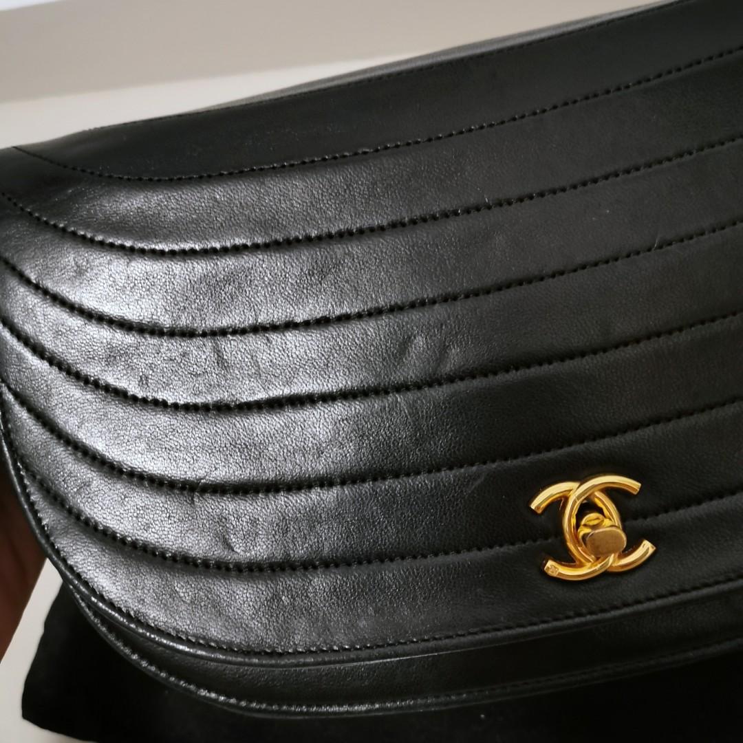 Chanel Vintage Late 80s Black Round Half Moon Flap Bag 24k GHW Lambski –  Boutique Patina