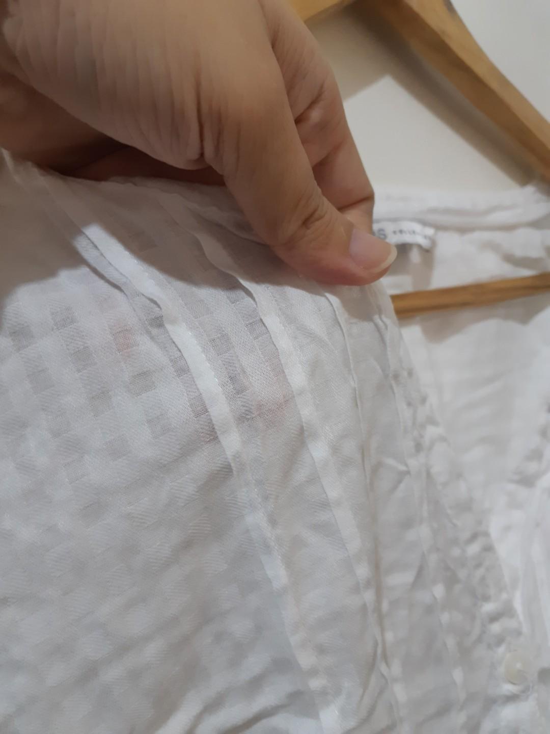 White long sleeves (M&S women) (Category: Longsleeves) located in Paranaque City. Submitted by ranie19 (Listing ID 266984045, Image 2). Description: RFS: Decluterring Used 3-5 times got it as pasulubong. In good condition Can fit large to xl body frame #best2019.