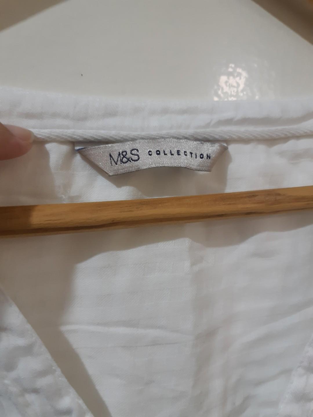 White long sleeves (M&S women) (Category: Longsleeves) located in Paranaque City. Submitted by ranie19 (Listing ID 266984045, Image 3). Description: RFS: Decluterring Used 3-5 times got it as pasulubong. In good condition Can fit large to xl body frame #best2019.