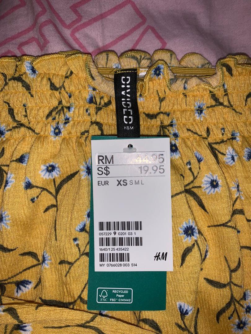 Off shoulder Top (Category: Sleeveless) located in Klang. Submitted by joeylimmx (Listing ID 267090821, Image 3). Description: can nego.
