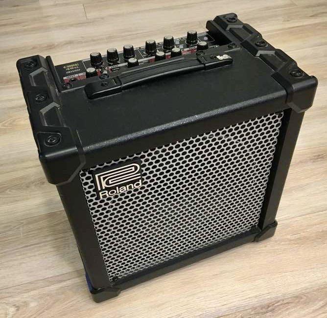 Roland Cube 40XL. 40 watts (90% new), 興趣及遊戲, 音樂、樂器 配件, 樂器- Carousell