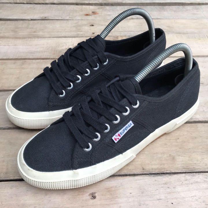 kasut superga