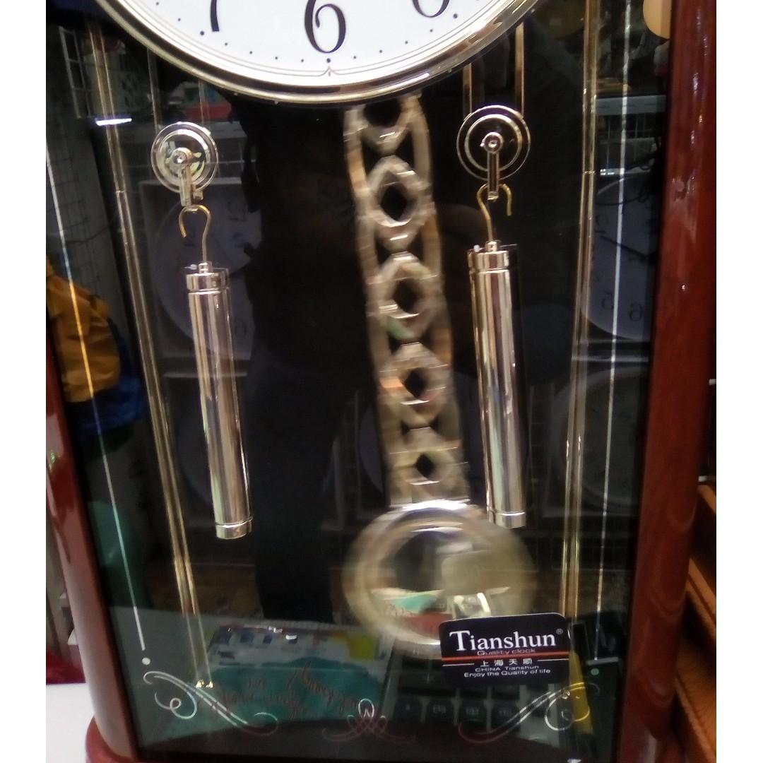 Tianshun Plaza Quartz Pendulum Antique Vintage Time Table Wall Clock