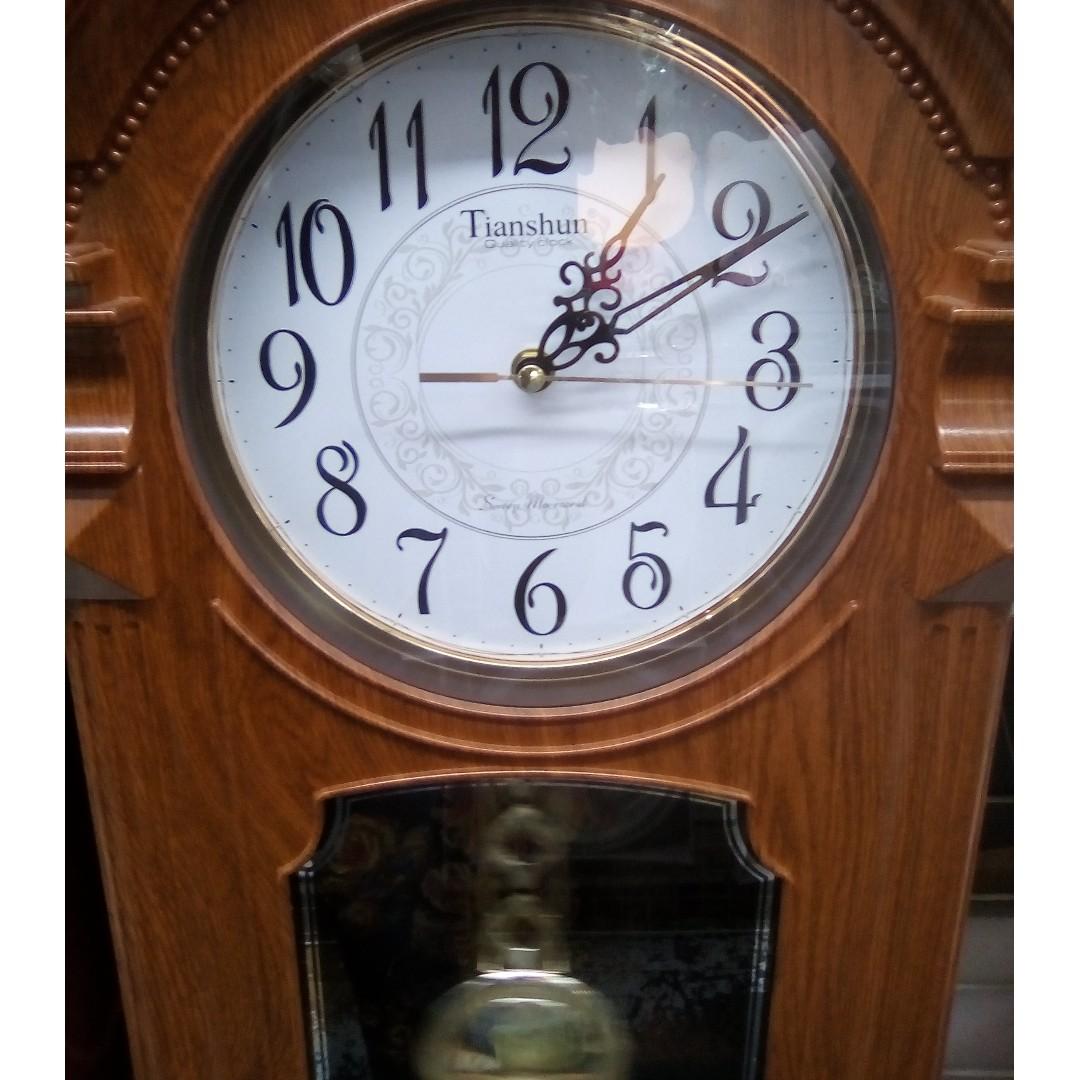 Tianshun Plaza Quartz Pendulum Antique Vintage Time Table Wall Clock