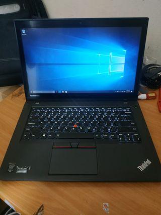 Ni cakep om
Lenovo thinkpad T450 LAYAR SENTUH
Core i5 generasi5
Ram 16 gb
Ssd 240 gb
Vga intel hd 
Body mulus smua ok 
Mantul habis

Lcd ok no minus