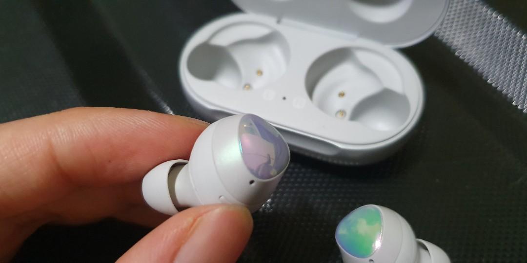 Buds aura glow deals
