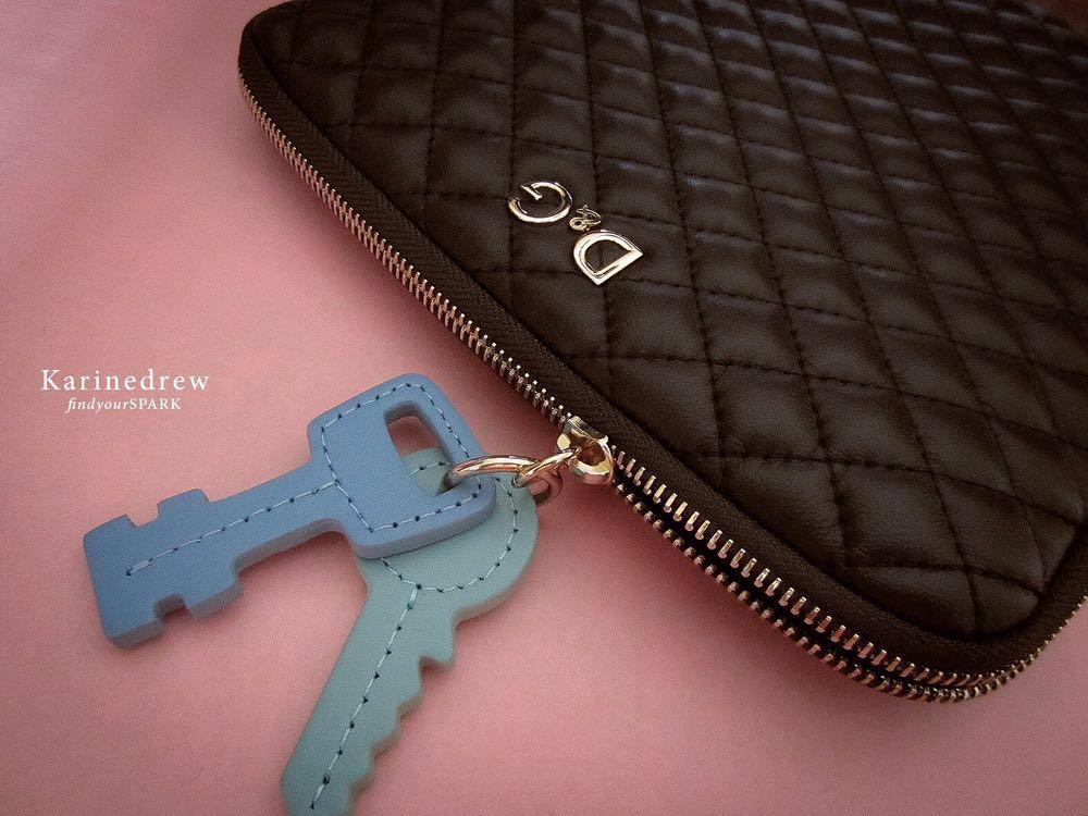 Authentic D G Dolce Gabbana Rich Choc Apple IPad Clutch Bag