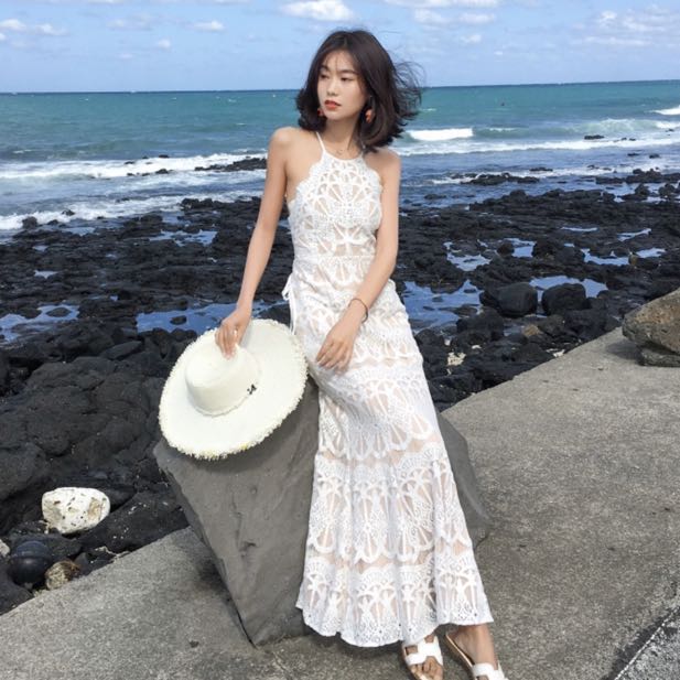 White lace beach dress 2025