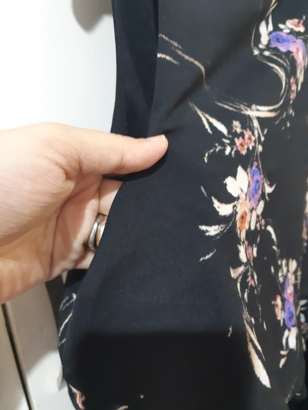 Black Floral Dress Preloved (Category: Dresses) located in Paranaque City. Submitted by ranie19 (Listing ID 267211017, Image 2). Description: RFS: Decluterring Used a few times (2-3 times) Still in good condition Can fit large to xl body frame #best2019.
