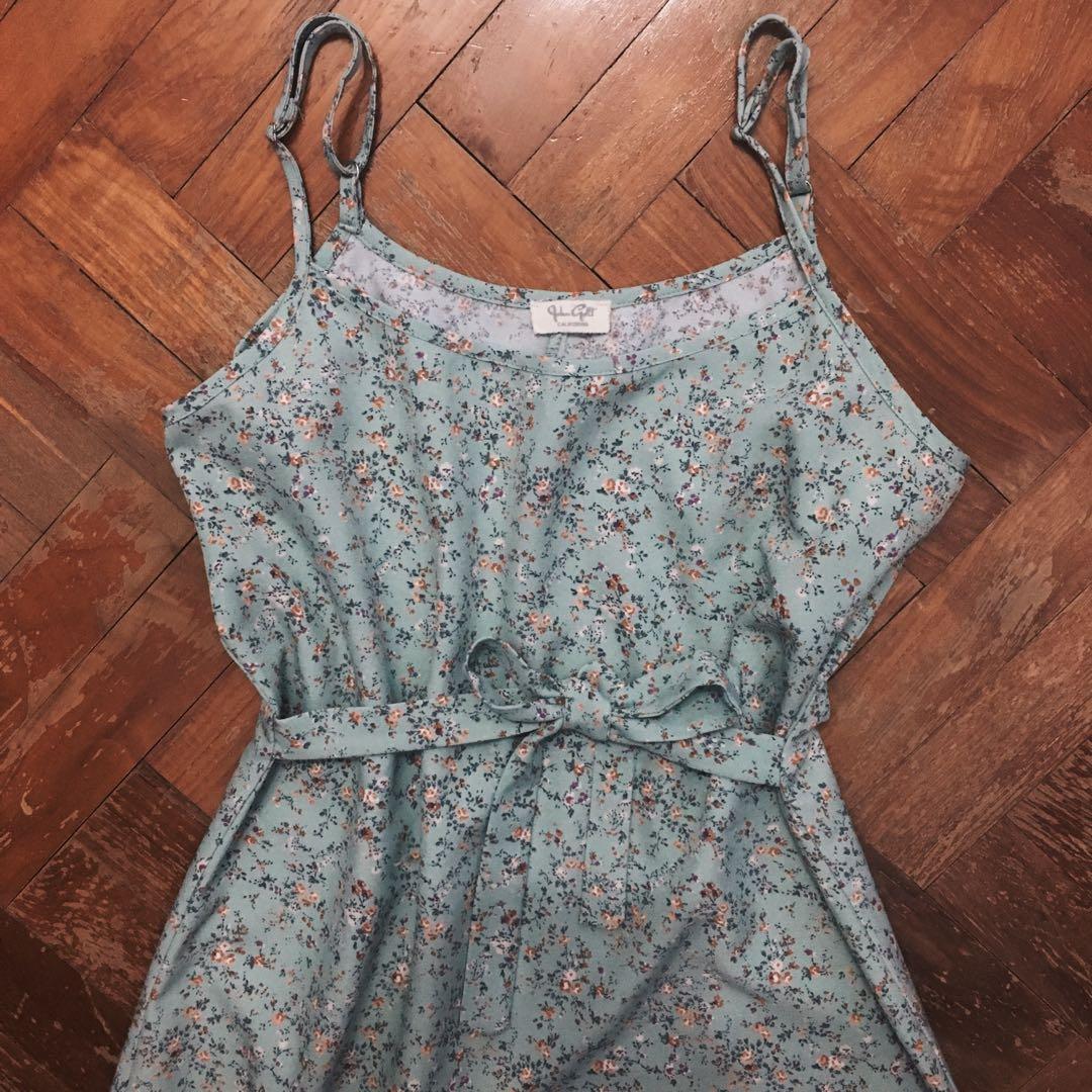 Brandy Melville Floral Paulina Midi Dress, Women's Fashion, Tops