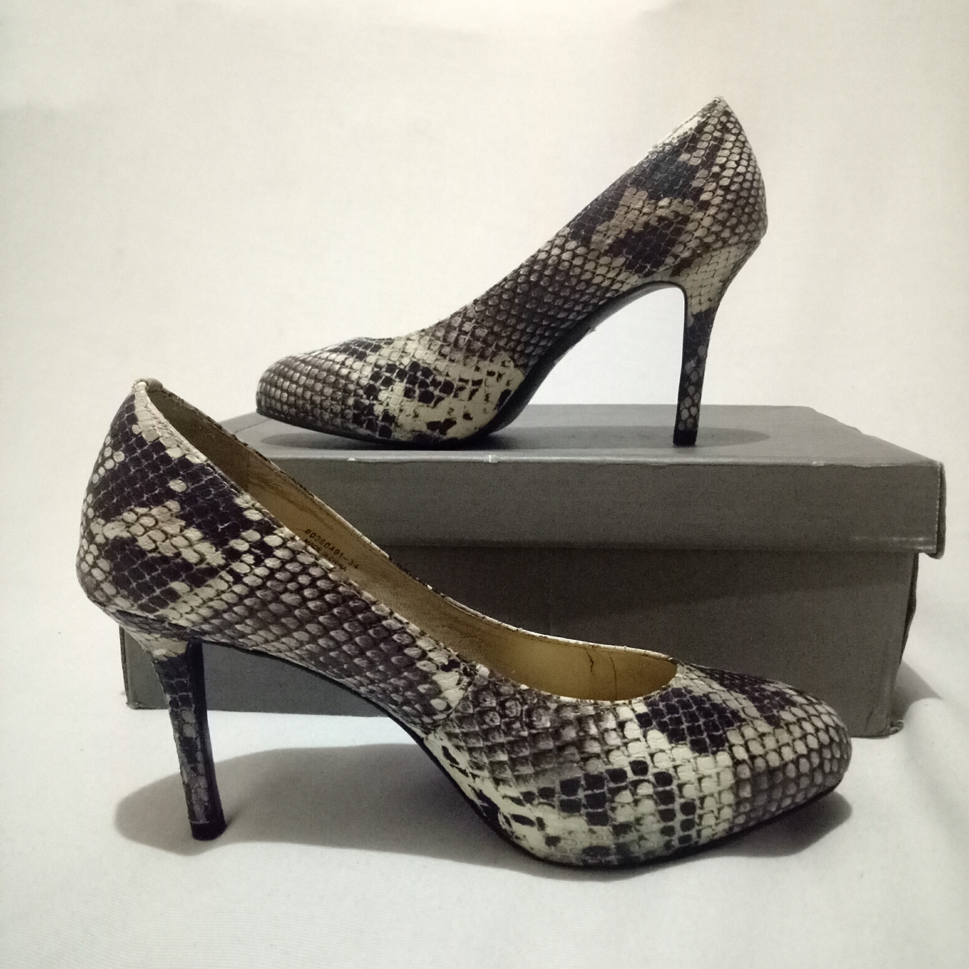 Charles and Keith Shoes, Women's Fashion, Footwear, Heels on Carousell