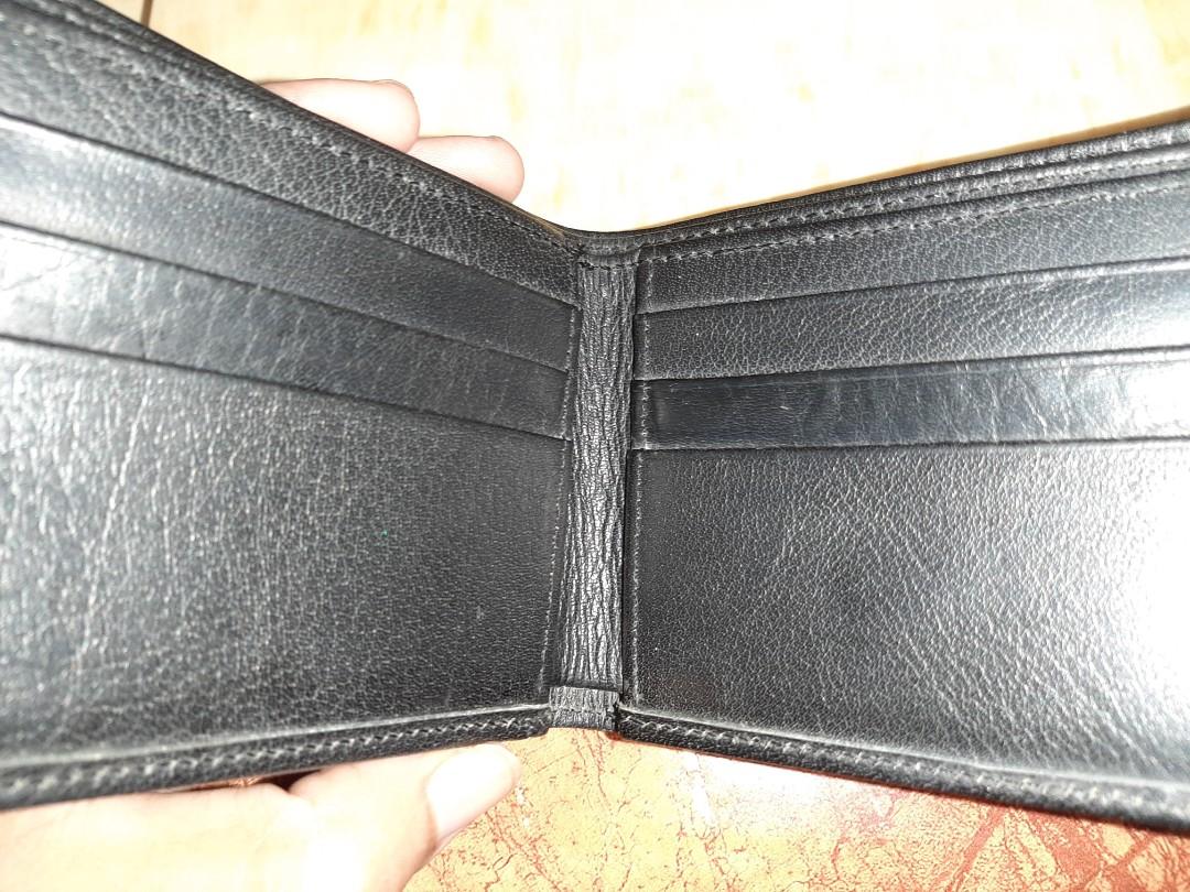COACH Bifold wallet (Category: Luxury Bags & Wallets) located in Pasig City. Submitted by theluxbaghunter (Listing ID 267302698, Image 3). Description: Vintage coach bifold wallet 6 card slots 2 main bill compartments Minor signs of usage No issues.