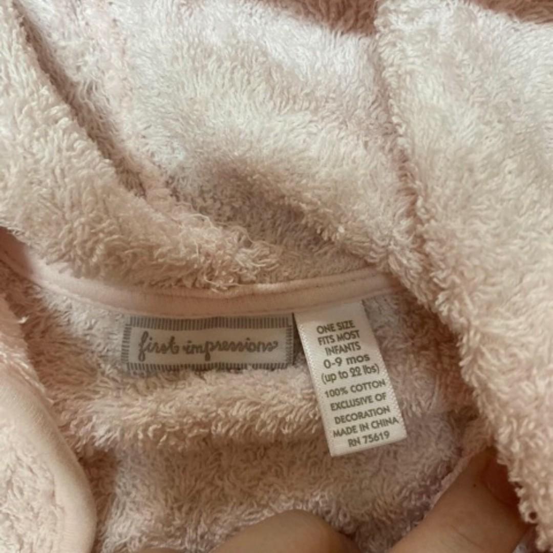 First Impressions Bath Robe For Infants 0-9Mos (Category: Other Baby Bathing & Changing Needs) located in Manila. Submitted by memorylanestore (Listing ID 267193535, Image 1). Description: First Impressions Bath Robe For Infants 0-9Mos Very Good Condition Guaranteed 100% Authentic Excellent Quality..
