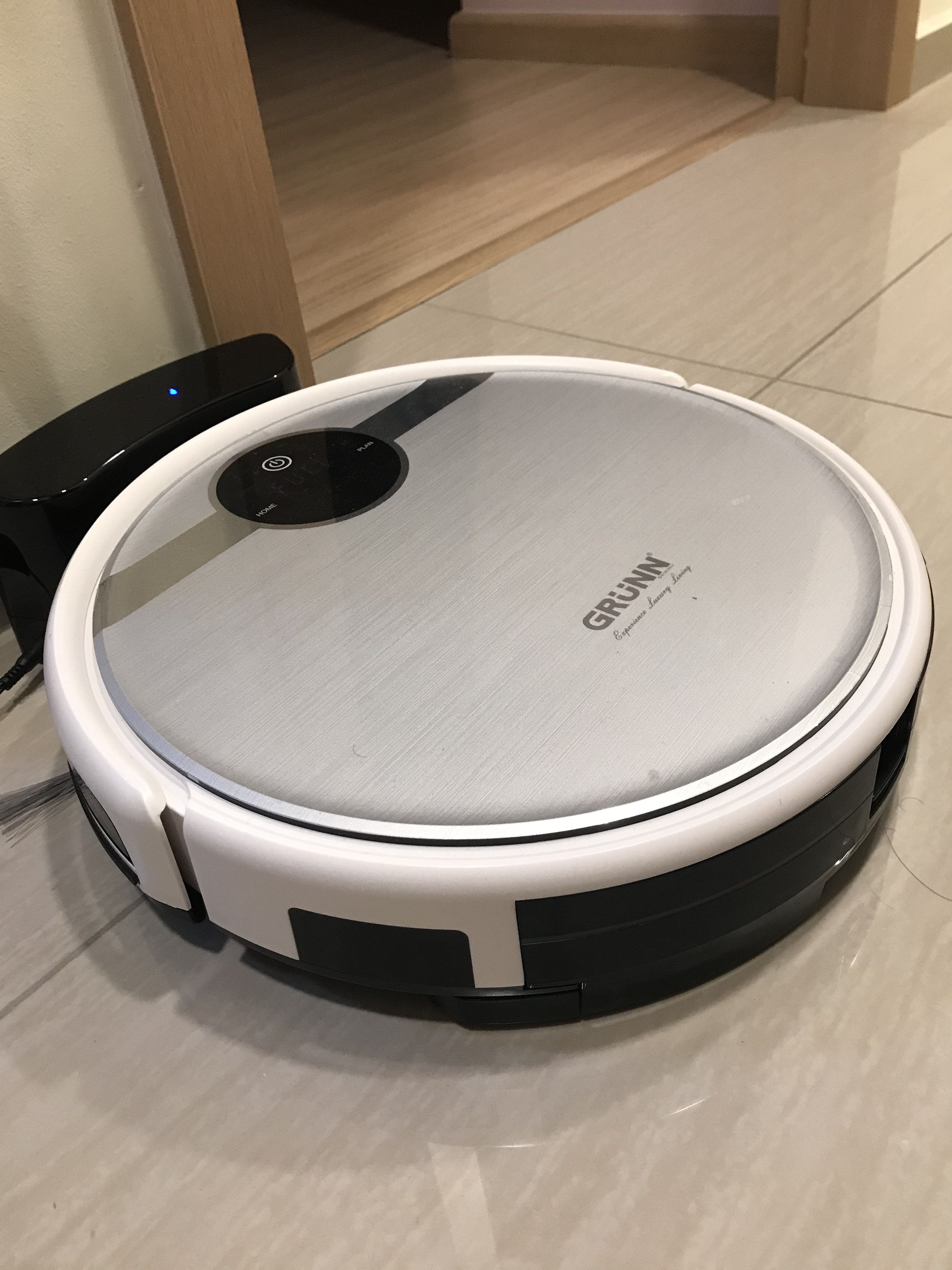 Almost New Grunn i7Gyrobot Robot Vacuum Cleaner with Mop, TV & Home