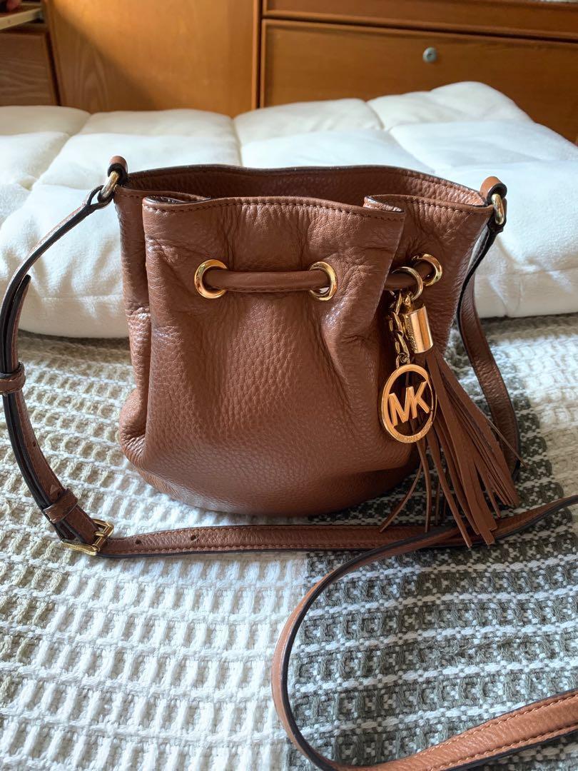 Michael kors small on sale bucket bag