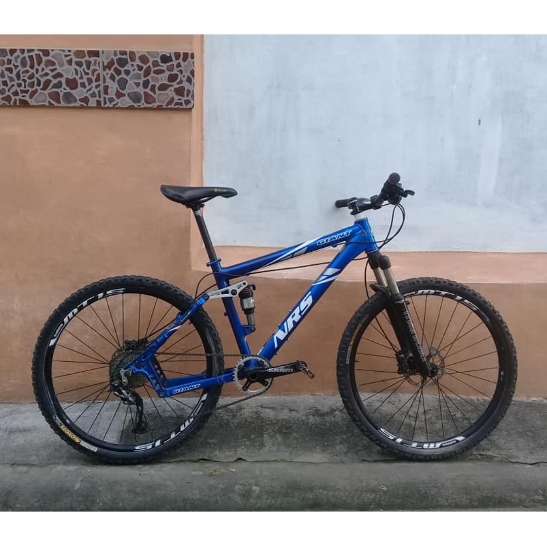 MTB FullSuspension Giant NRS
